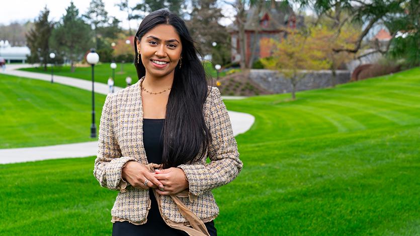 Shivani 帕特尔 ’22 will head to India for research in palliative care